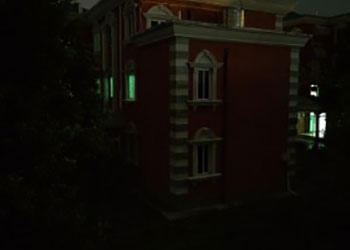 由于每周一要给专科毕业班上晚班，学校安排了校内宿舍，环境很好，前台的学生也很礼貌，感谢广州工程职业技术学院